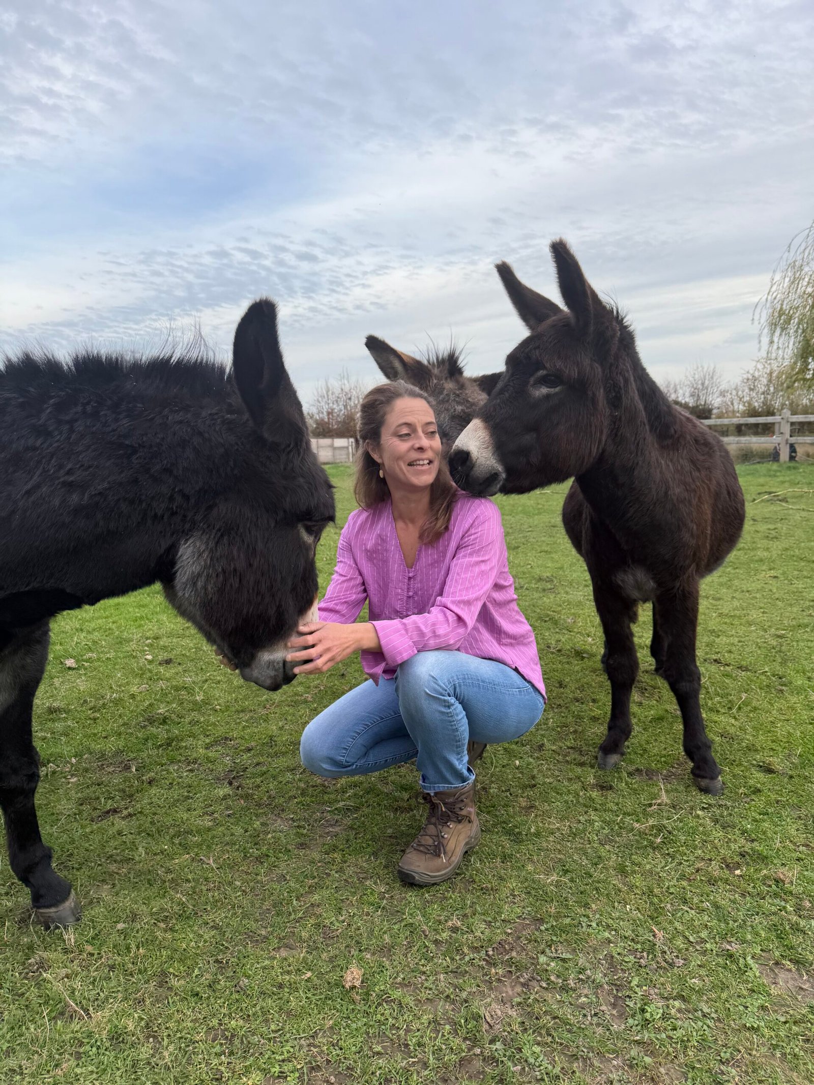 Katrien met 2 van haar knappe ezels
